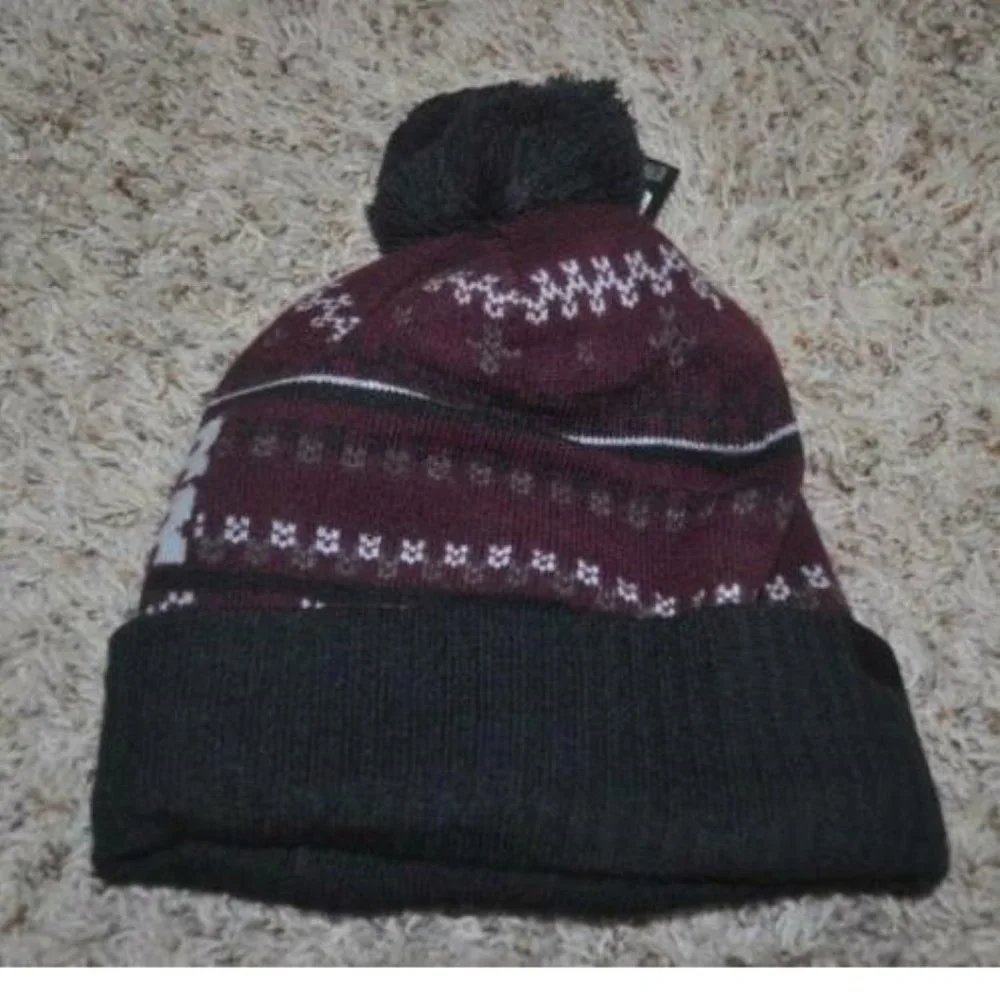 Under Armour Winter Hat Red Retro Pom Pom Beanie Cuffed Knit OS Teen Adult